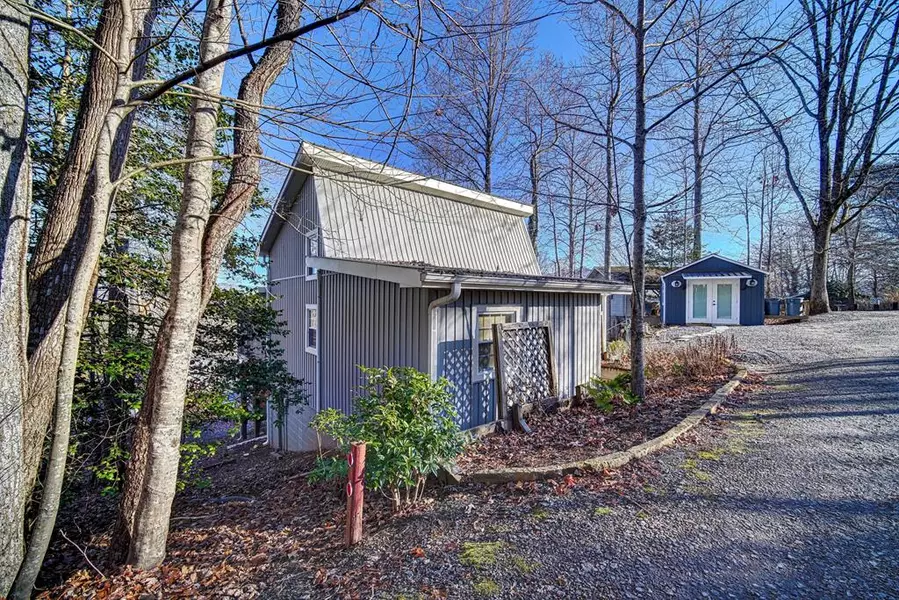 1056 Sky Hawk Mountain Road, Hiawassee, GA 30546