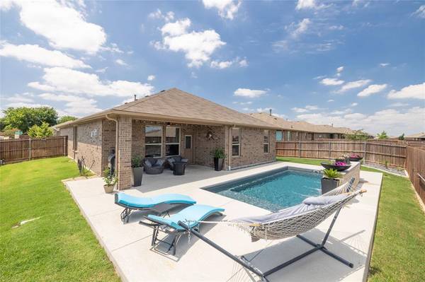 580 Redding Drive, Saginaw, TX 76131