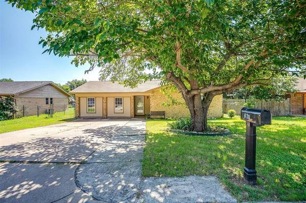 628 Comal Avenue, White Settlement, TX 76108