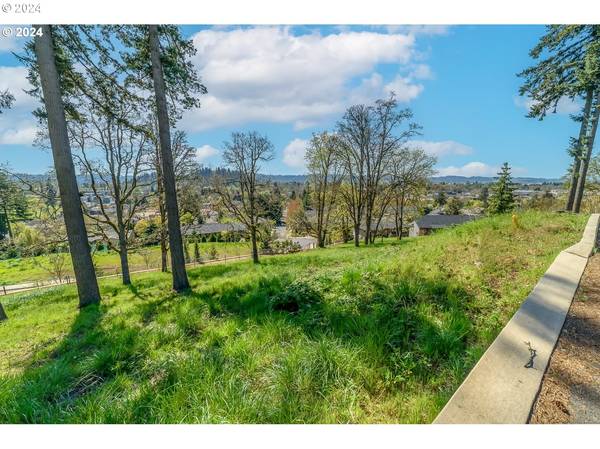 1230 EVENING STAR LN, Eugene, OR 97401