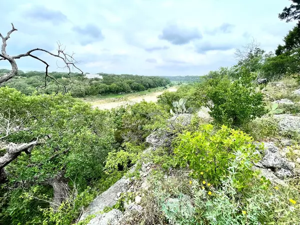 457 Riverside Dr, Pipe Creek, TX 78063