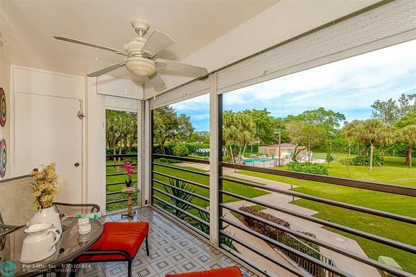 Pembroke Pines, FL 33026,900 Saint Charles Pl  #208