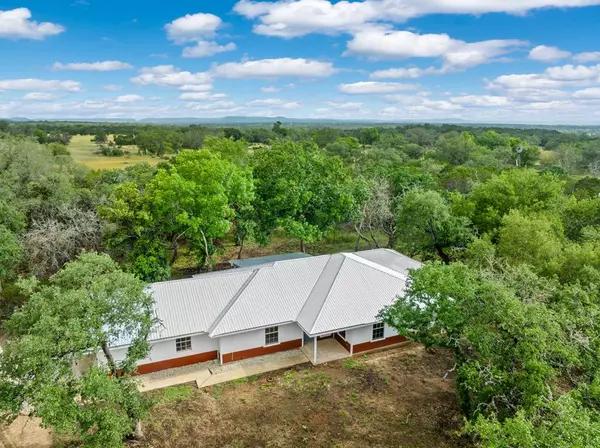 675 Lacey Dr, Bandera, TX 78003