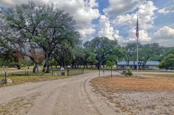 20462 S Hwy 55, Rocksprings, TX 78880