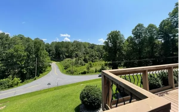 Murphy, NC 28906,670 Picnic Way