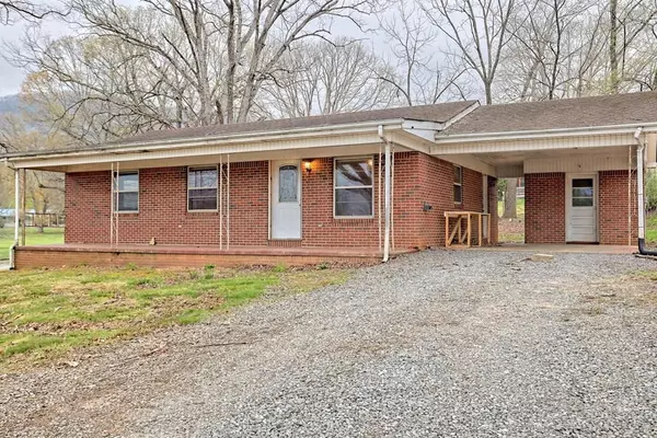 738 BUGSCUFFLE RD, Hiawassee, GA 30546