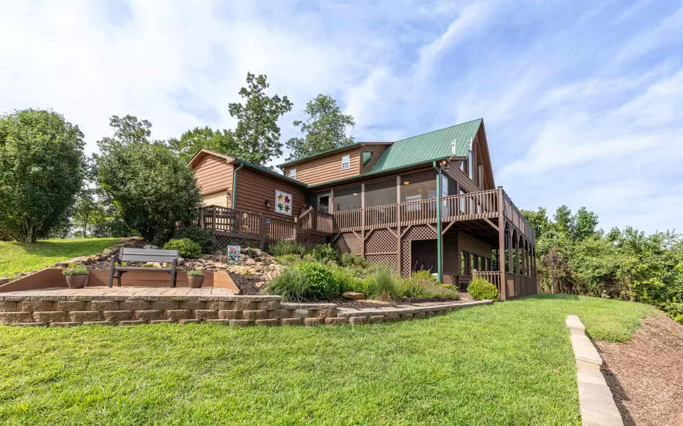 10 Grant Drive, Brasstown, NC 28902