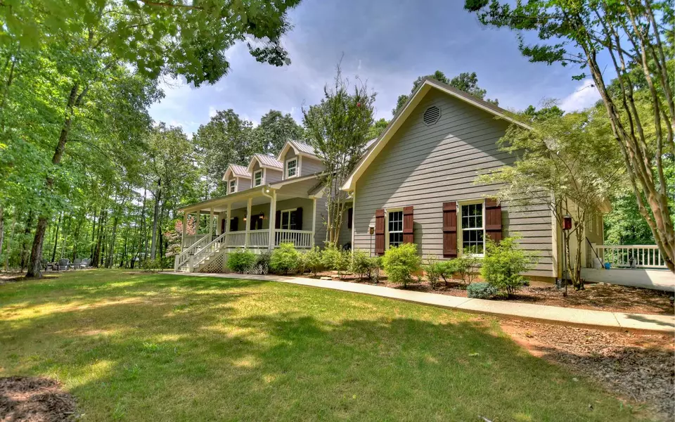 2541 Mountain Tops Road, Blue Ridge, GA 30513