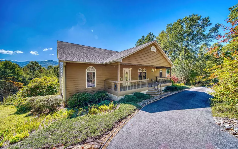 2984 Bear Lane, Hiawassee, GA 30546