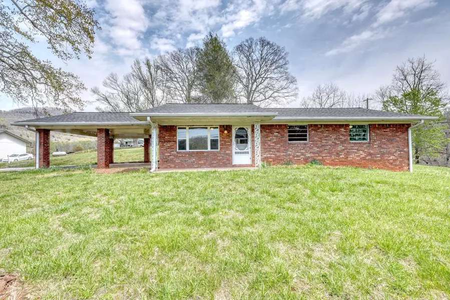 689 Bugscuffle Road, Hiawassee, GA 30546