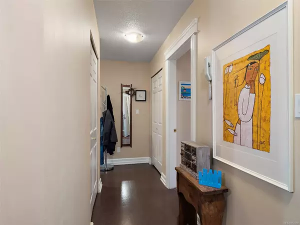 Victoria, BC V8V 1H2,539 Niagara St #305