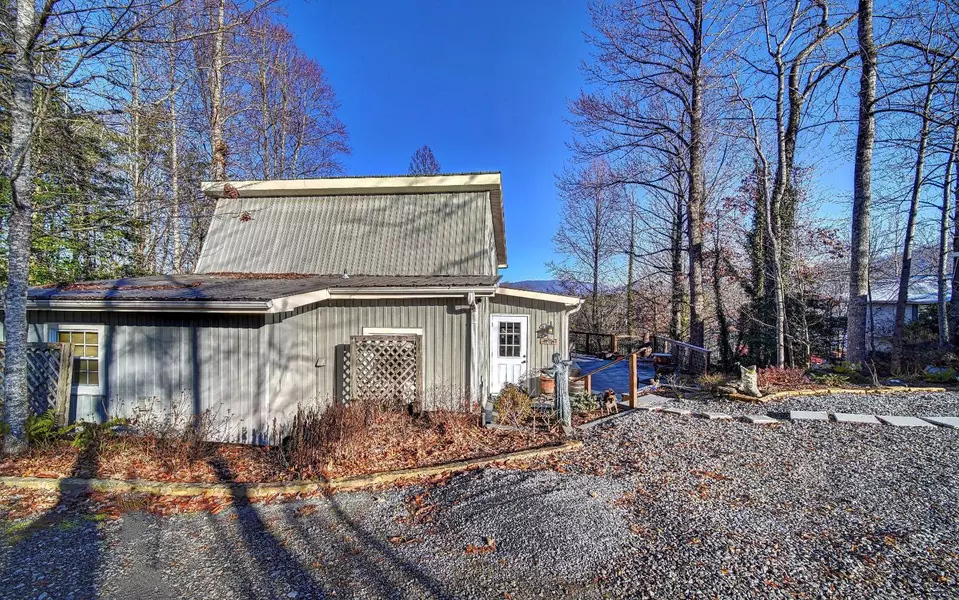 1056 Skyhawk Mountain Road, Hiawassee, GA 30546