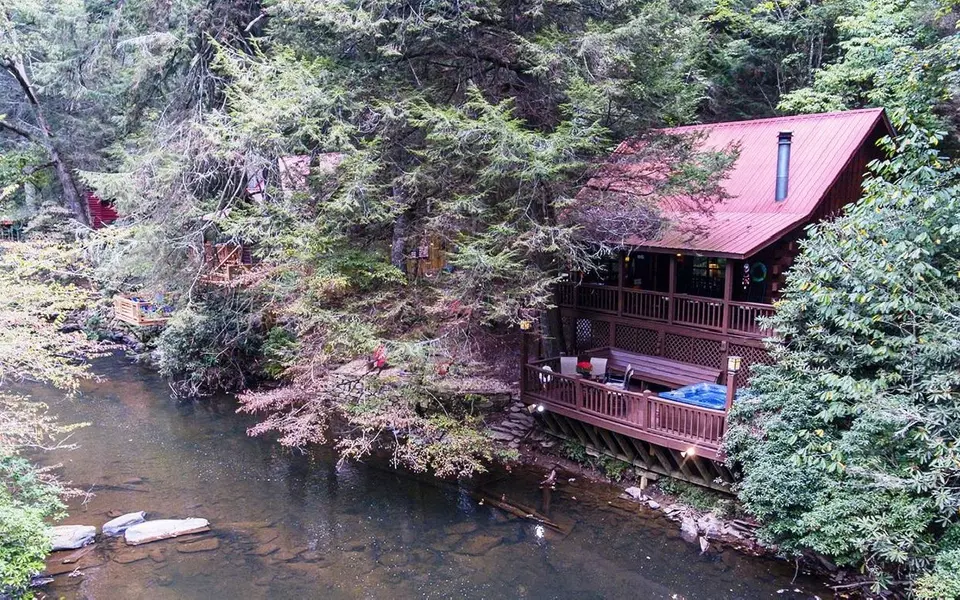 435 River Bend Drive, Ellijay, GA 30540