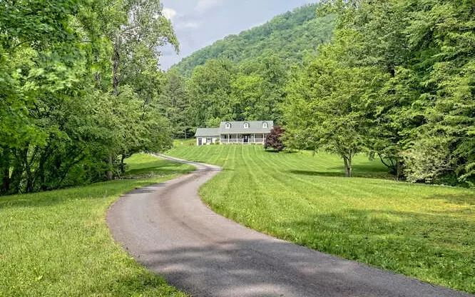 392 Old Homestead Lane, Hayesville, NC 28904