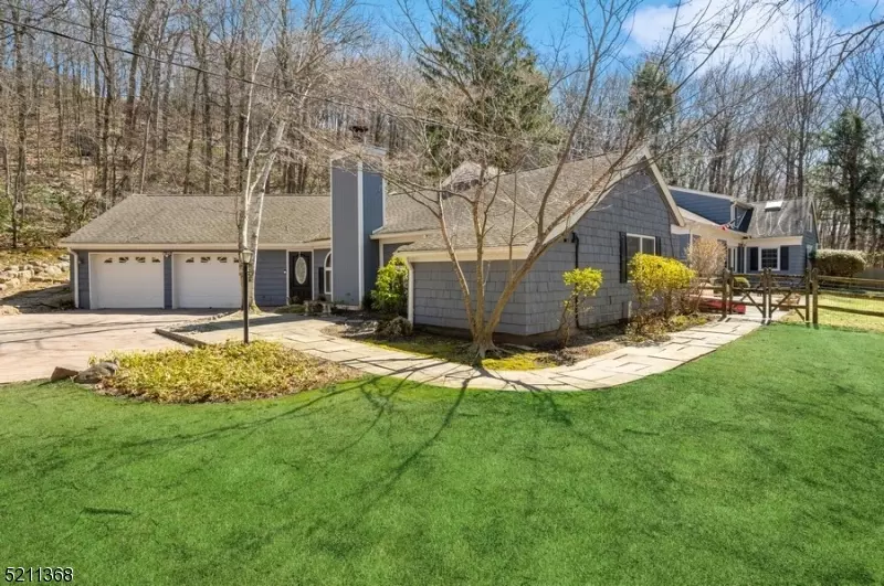 23 Green Hill Terrace, Kinnelon Boro, NJ 07405