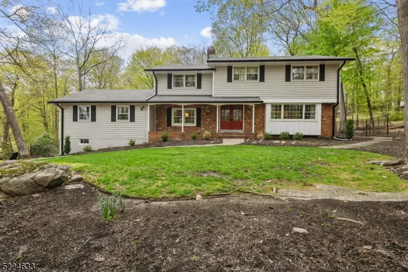 1 Springwood Ter, Kinnelon Boro, NJ 07405