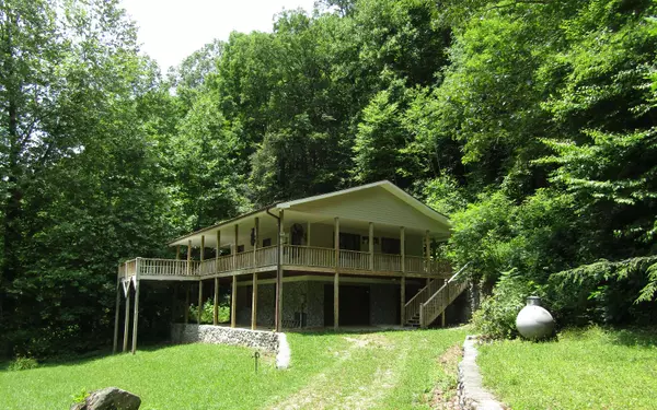 136 Dream Catcher Cove, Hayesville, NC 28904