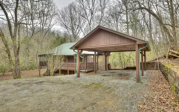 Mccaysville, GA 30555,1035 Indian Trail