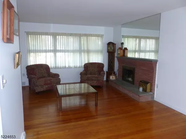 Roseland Boro, NJ 07068,19 Plymouth Pl