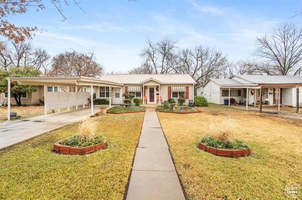 2406 Greenway Drive, Brownwood, TX 76801