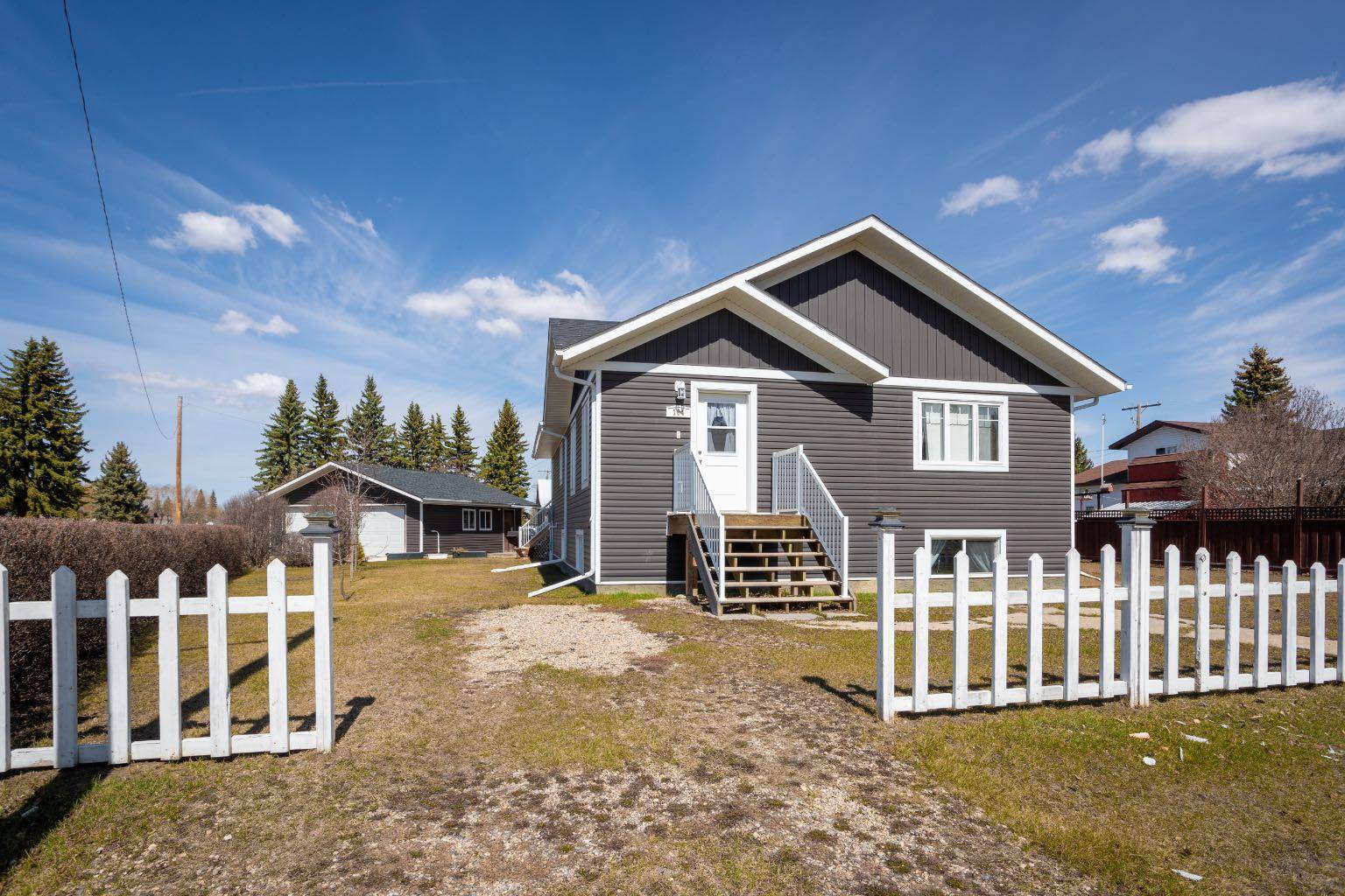 104 Railway Avenue West,  Neilburg,  SK S0M 2C0