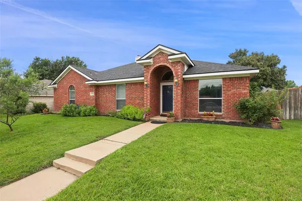 10420 Holly Grove Drive, Fort Worth, TX 76108