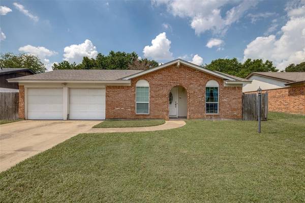 4229 Burly Street,  Forest Hill,  TX 76119