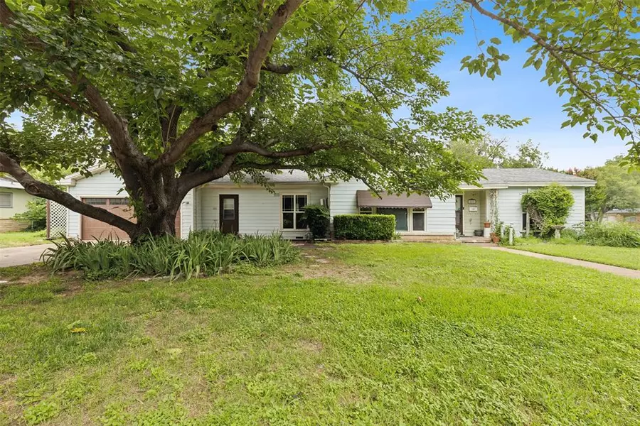 800 Elizabeth Boulevard, Granbury, TX 76048