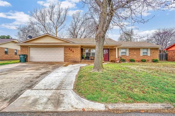 304 S 23rd Street, Clinton, OK 73601