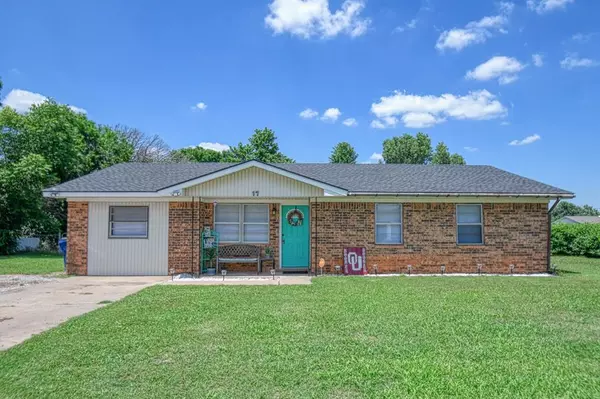 17 MILLER Drive, Chickasha, OK 73018