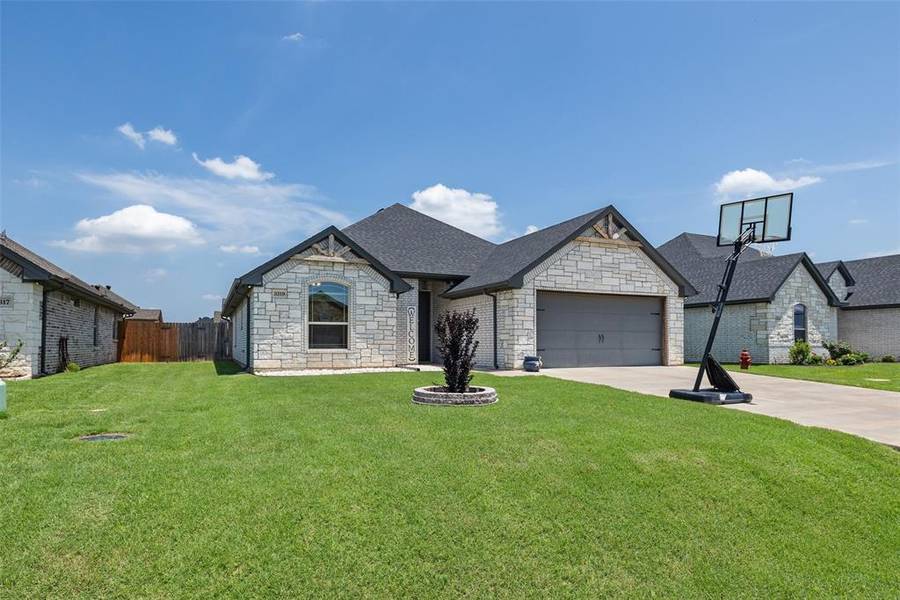 3319 Arrow Creek Drive, Granbury, TX 76049