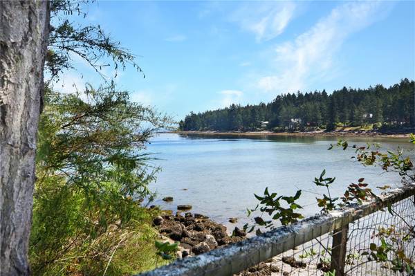 10 Decourcy Dr, Gabriola Island, BC V0R 1X0