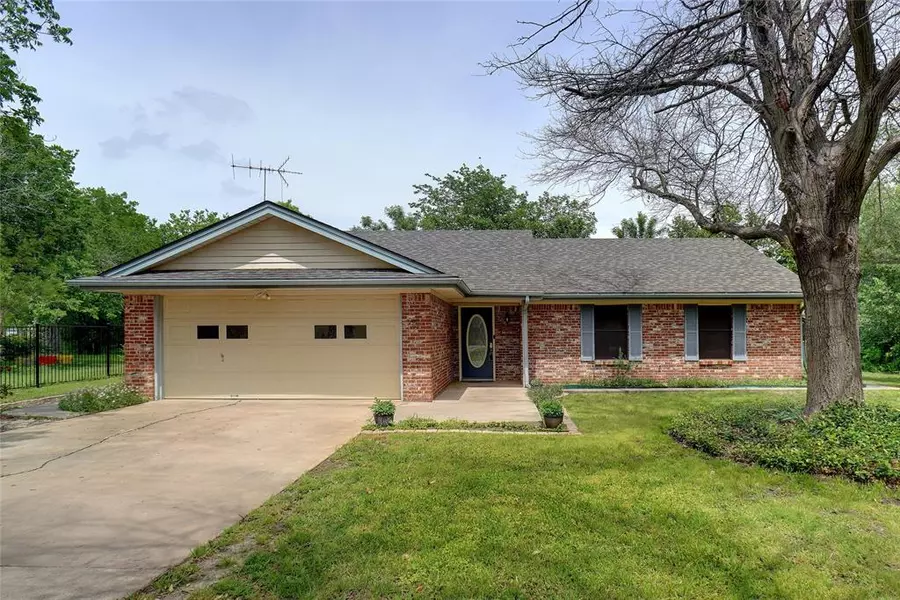 305 E Lake Street, Krum, TX 76249