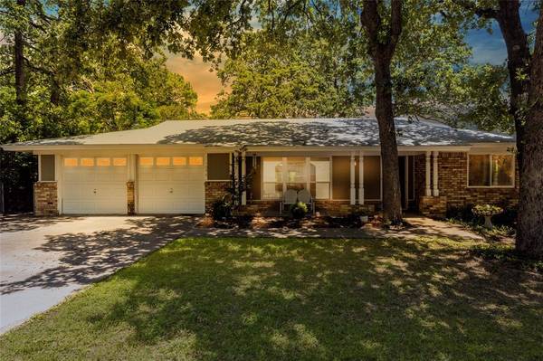 1036 Barbara Ann Drive, Hurst, TX 76053