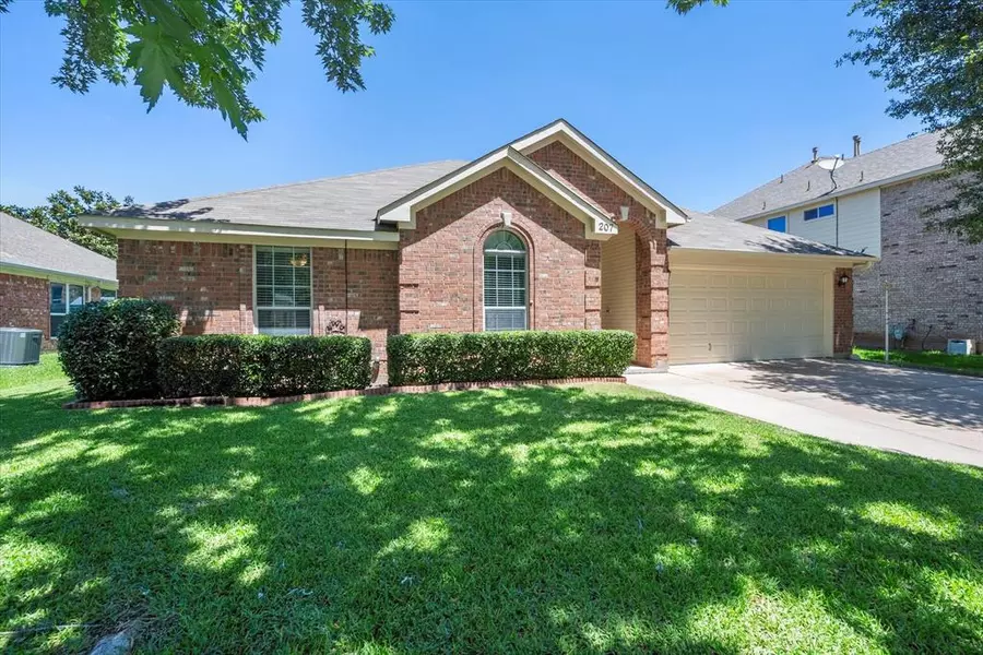 207 Forestridge Drive, Mansfield, TX 76063