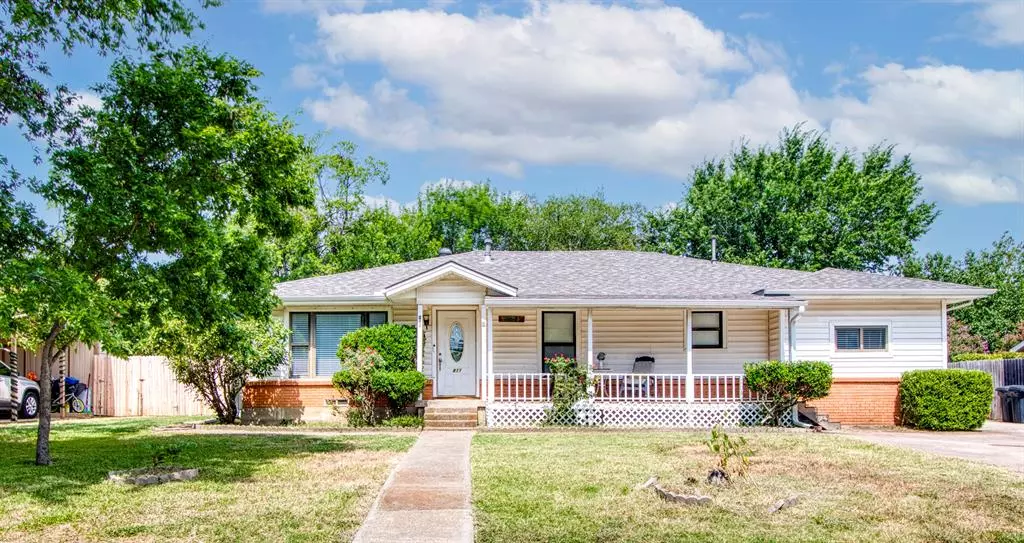 811 Mullins Avenue, Lewisville, TX 75057