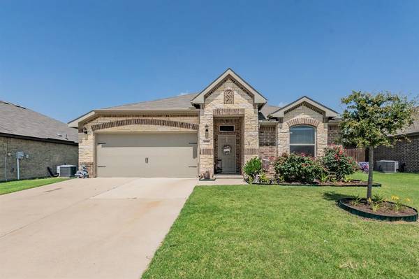 2532 Silver Fox Trail, Weatherford, TX 76087