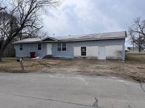 1203 Evans Street, Bonham, TX 75418