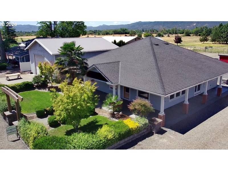 5117 GEBHARD RD, Central Point, OR 97502