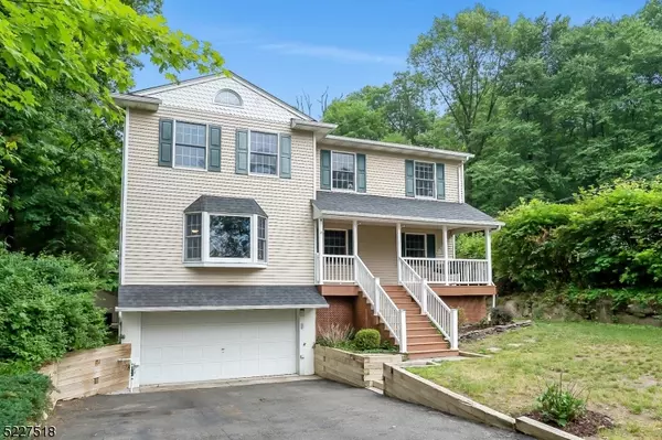 18 Maple Rd, Ringwood Boro, NJ 07456