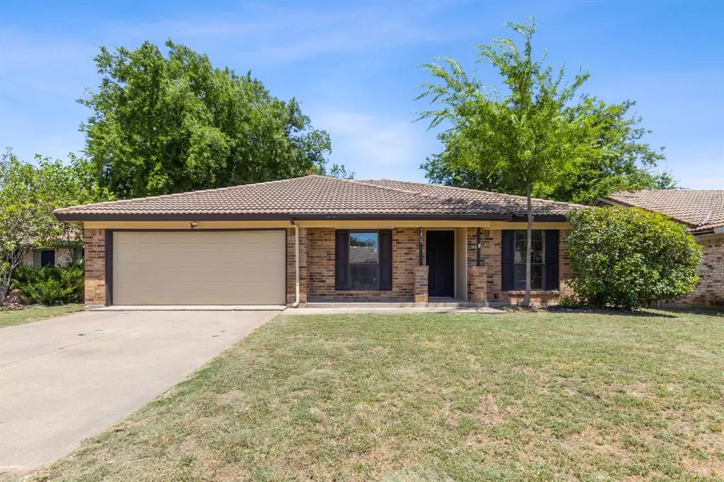 Fort Worth, TX 76133,7429 Meadow Creek Drive