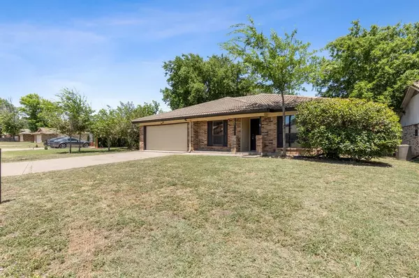 Fort Worth, TX 76133,7429 Meadow Creek Drive