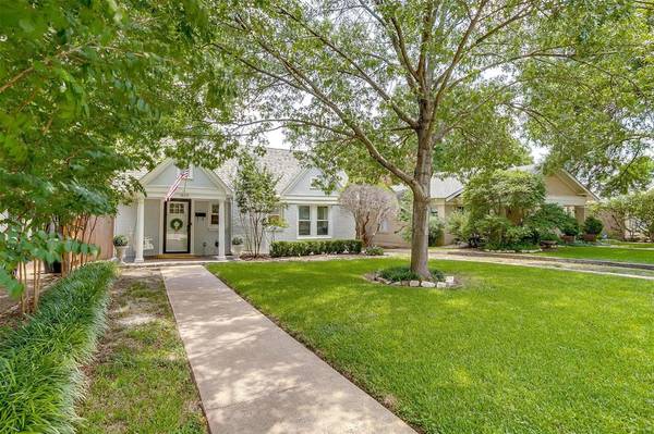 1809 Thomas Place, Fort Worth, TX 76107