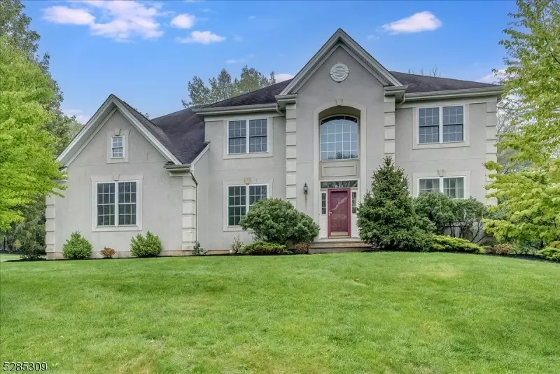 11 Shadow Hill Way, Washington Twp., NJ 07853