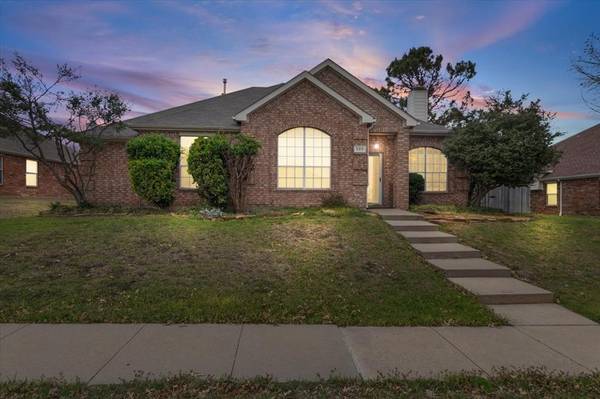 208 Williamsburg Drive, Van Alstyne, TX 75495