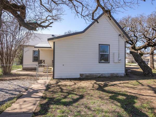 Bowie, TX 76230,401 Cowan Street