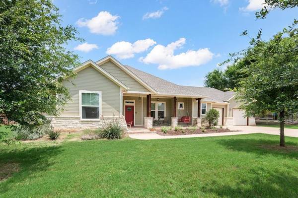 204 Bonita Drive, Granbury, TX 76049