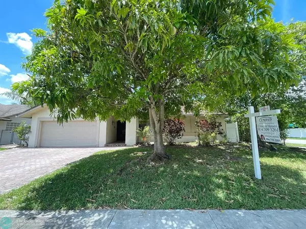 7390 NW 37th St, Lauderhill, FL 33319