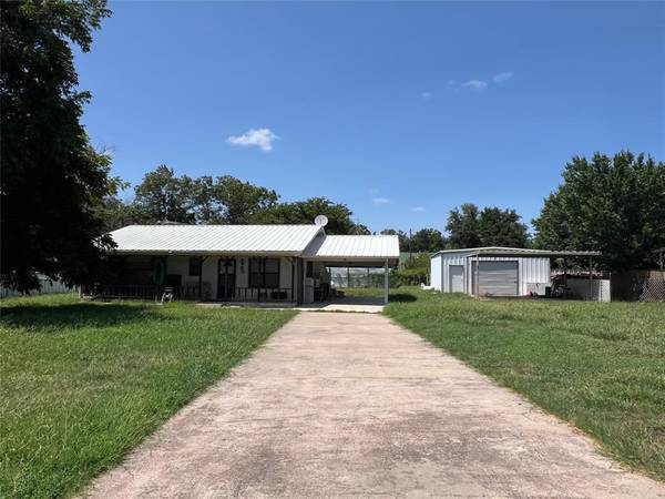 225 6th Street, Cross Plains, TX 76443