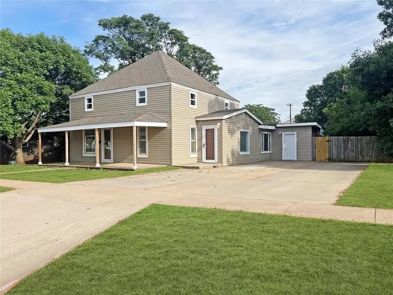 216 E Proctor Avenue, Weatherford, OK 73096